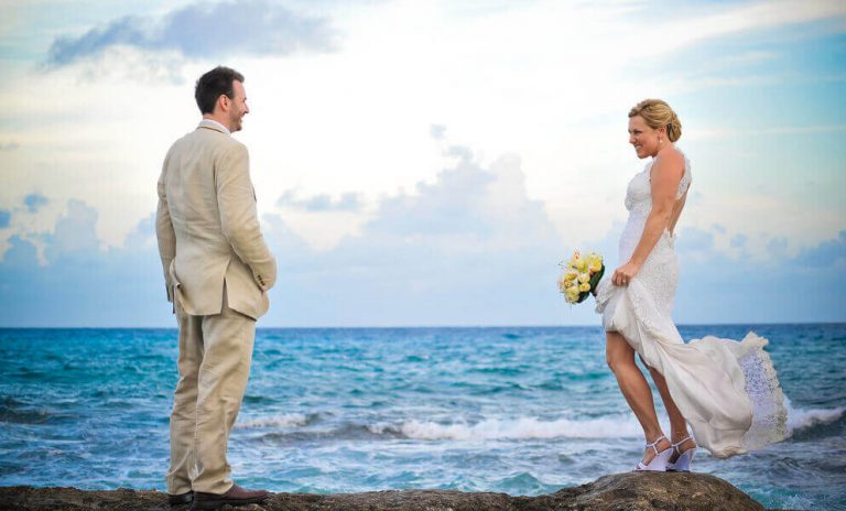 wedding romantic couple photo in cozumel